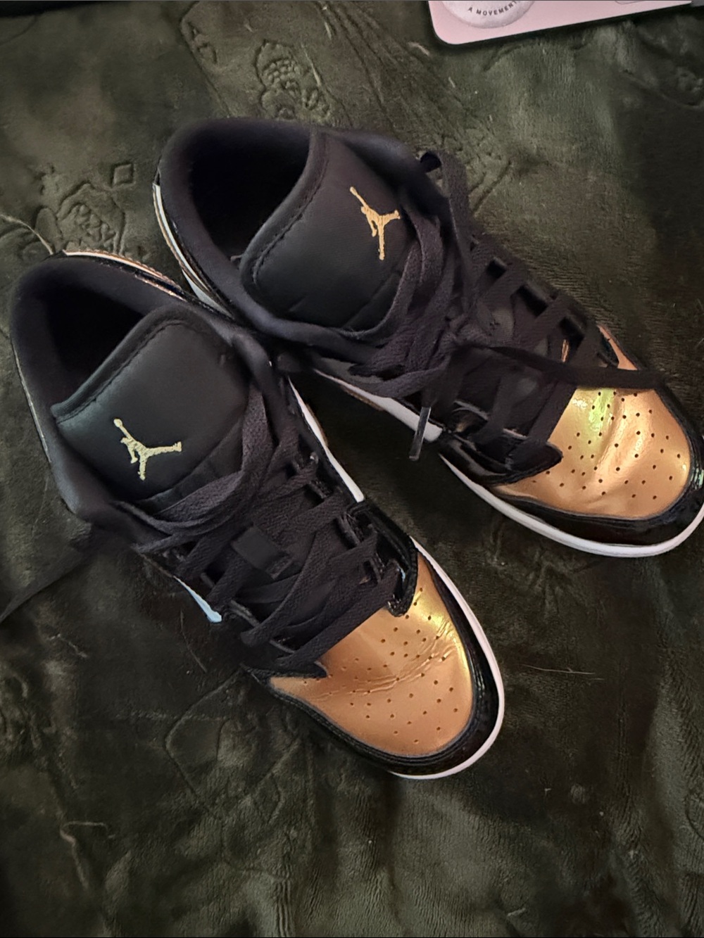 Jordan 1 low SE patent size 7Y
